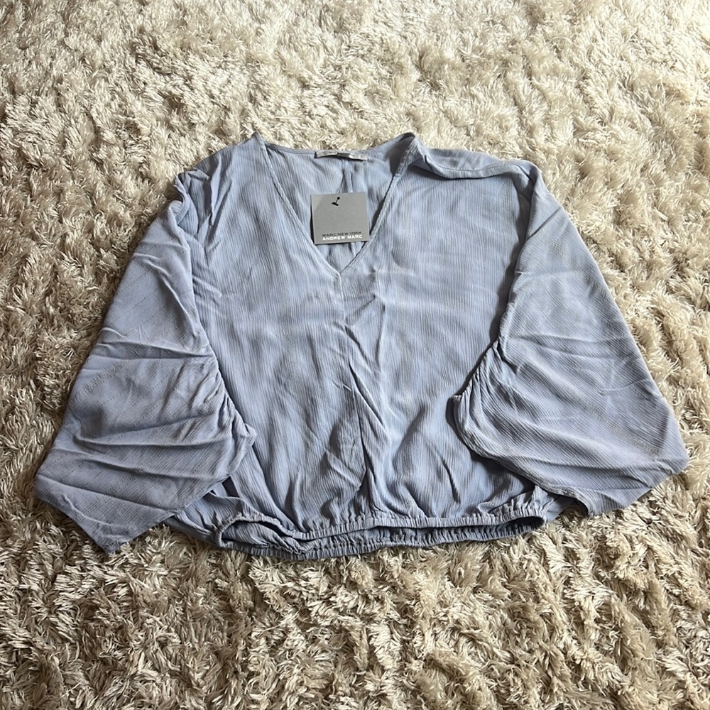loose mid length top with elastic at bottom, v- neck, and half arm sleeve